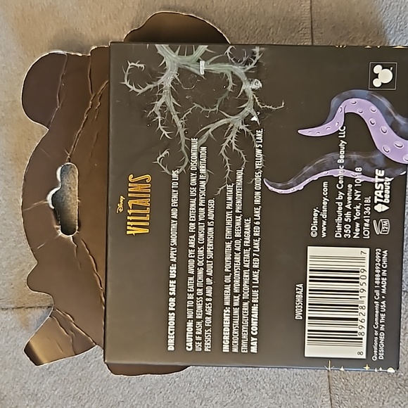 NWT Disney Tim Burton USB(C) Charger w/ LED Nightlight & Villain's Chapstick Set - Picture 8 of 9